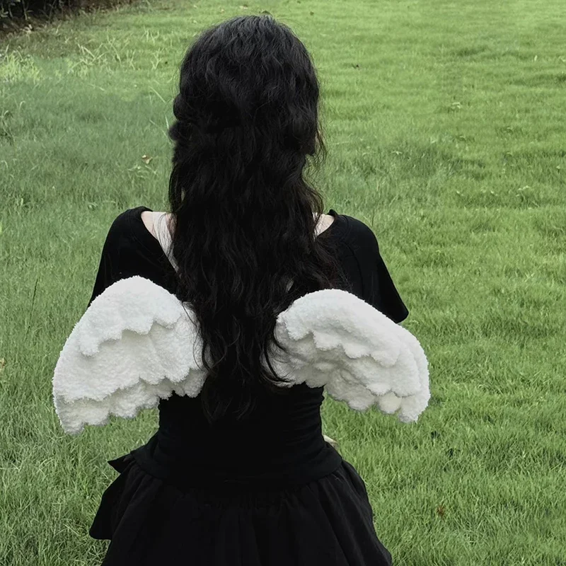 

Plush Angel Wings Backpack Soft Kawaii Cosplay Bag Adjustable Shoulder Straps for Kids School Comic Con Party Gift