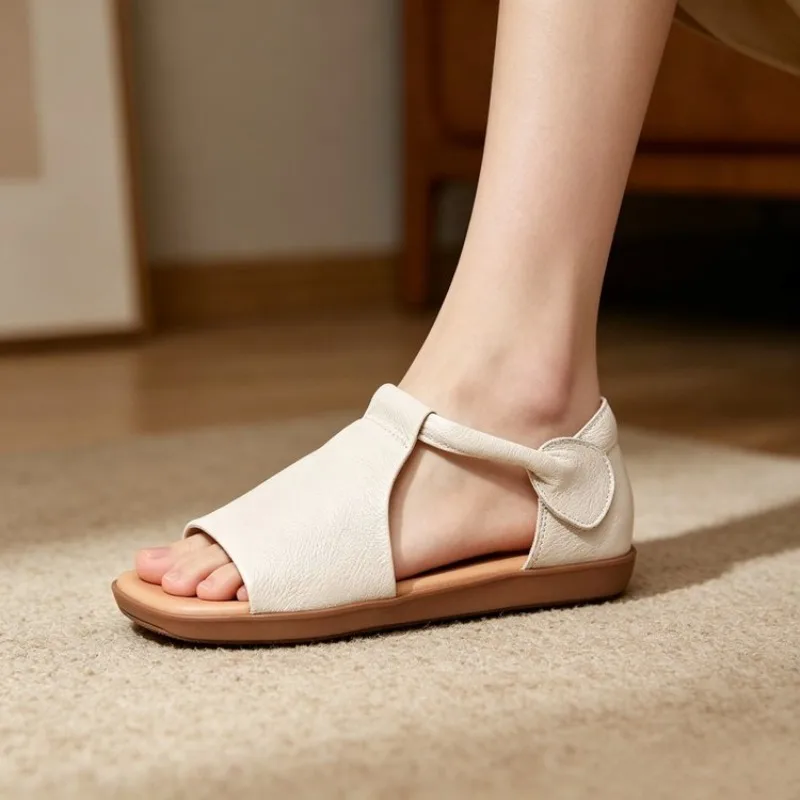 2026 Neue Damen Retro Handgefertigte Flache Sandalen, Offene Zehenpartie T-Riemen Bequeme Sandalen, Vintage-Stil Alltags- und Pendler-Schuhe für Mütter
