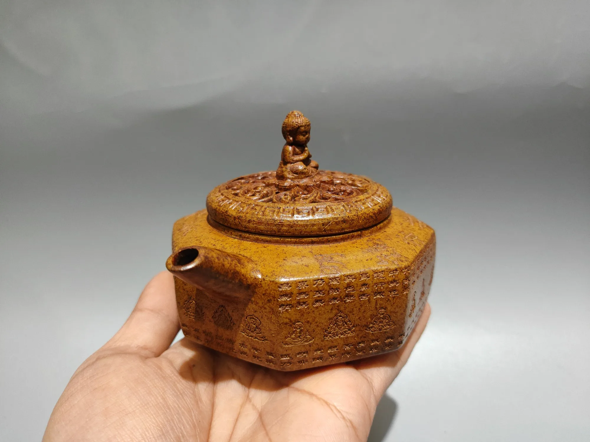 Yixing Purple clay teapot Hollow cover Shakyamuni Buddha Gai Eight sided teapot Kettle Teapot flagon Gather fortune Office