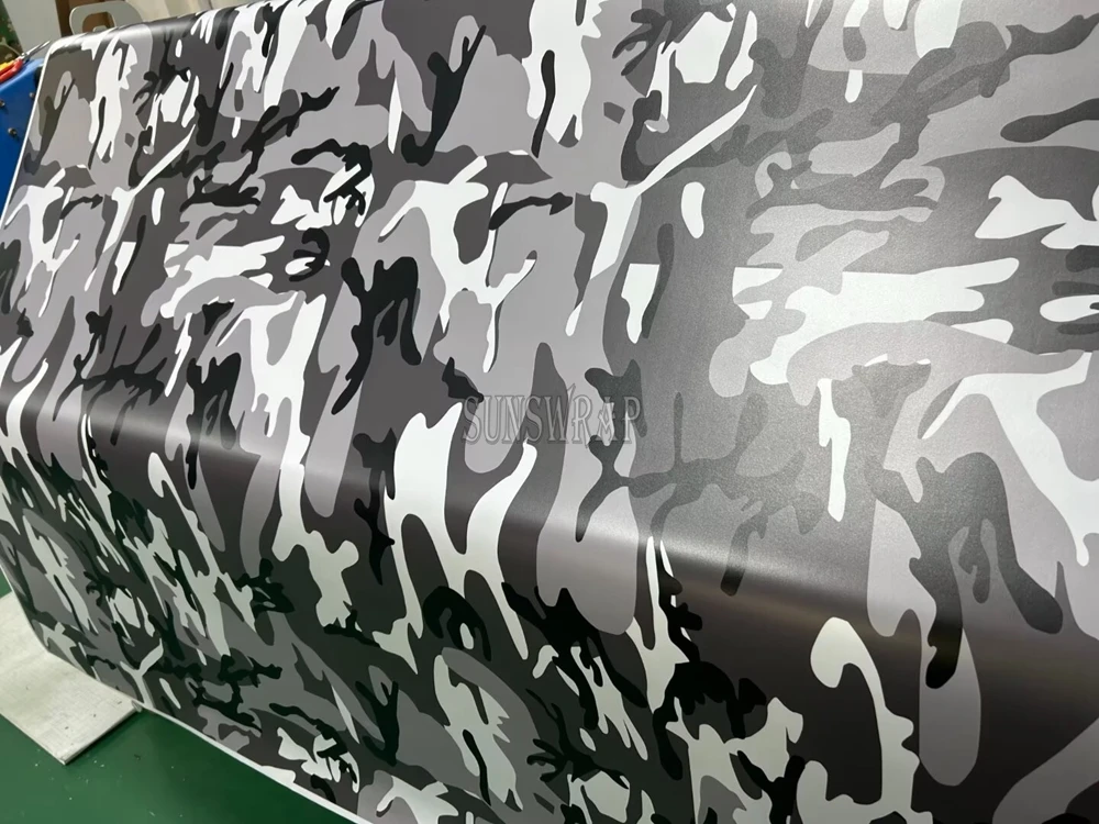 

Черно-белая серая камуфляжная автомобильная виниловая пленка — матовая трехцветная камуфляжная пленка с технологией выпуска воздушного канала 1,52x20 м/рулон