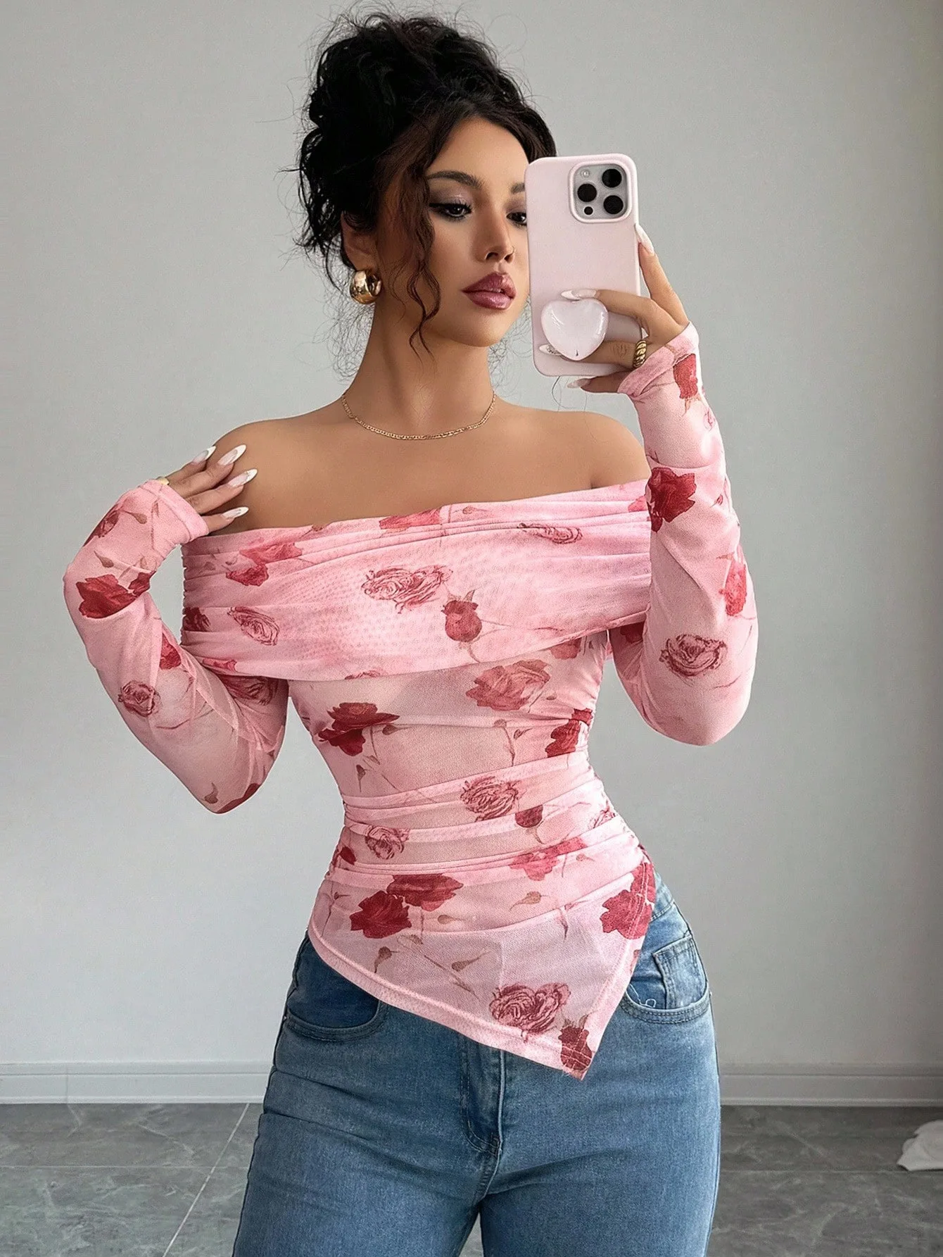 New style one-shoulder fitted slimming shirt with frayed edges and irregular patterns that are versatile and suitable for all oc