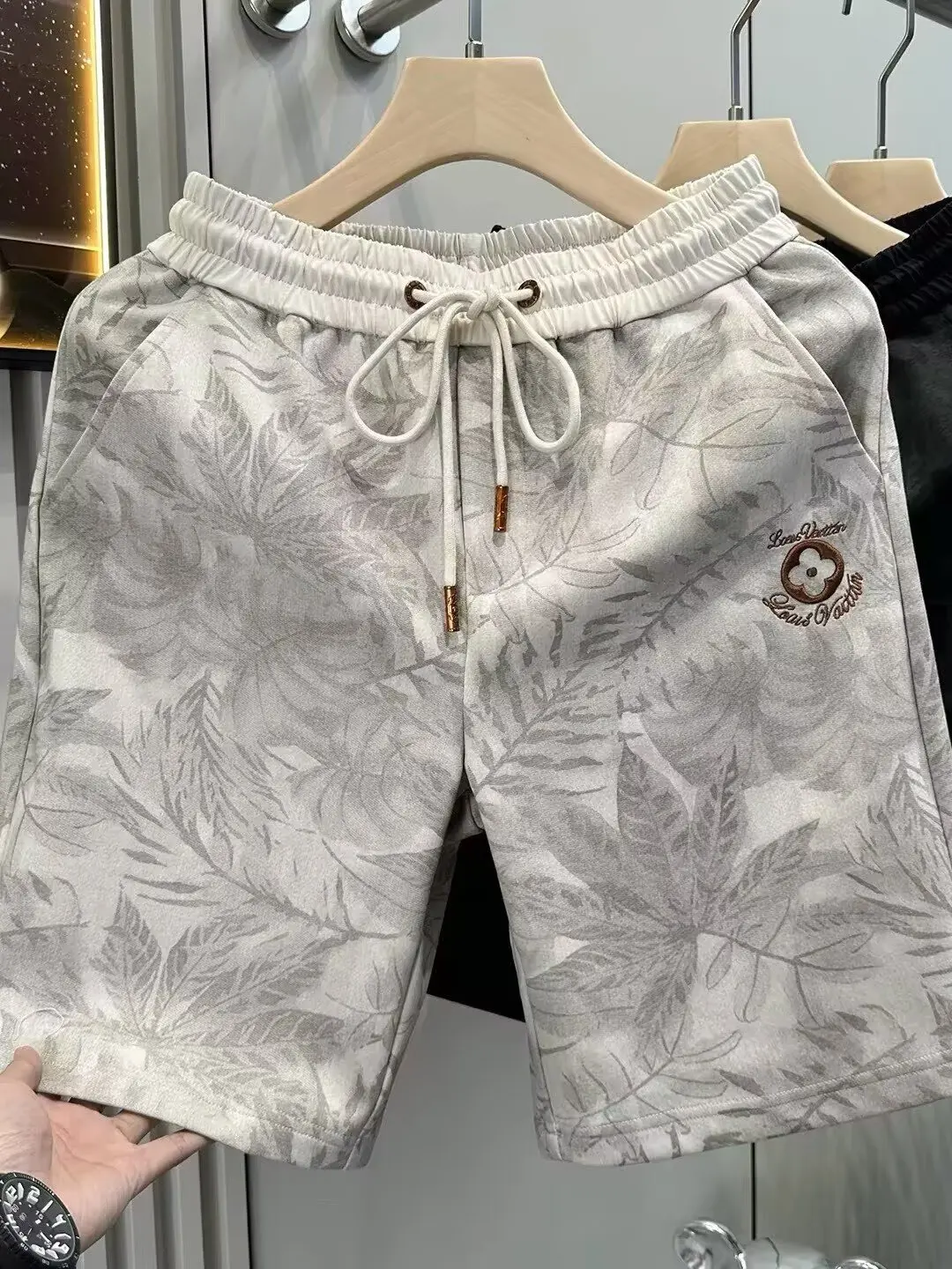 

Embroidered Casual Sport Shorts Men's Trendy Brand Summer New Loose Beach Five-Quarter Pants Polyester Elastic Fiber