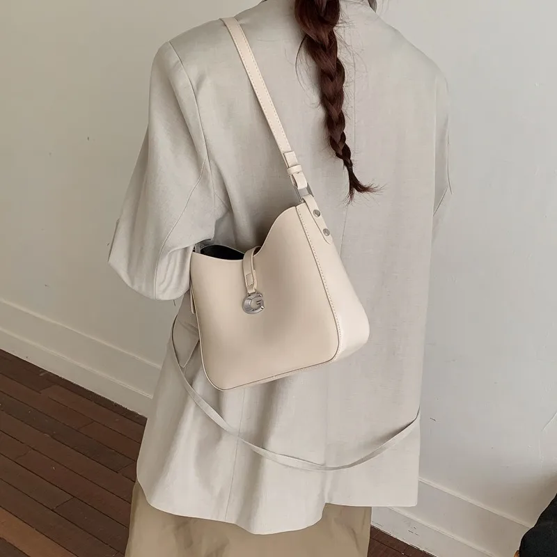 

Новая женская минималистичная сумка-тоут 2026 года: нишевый дизайн класса люкс, вместительная сумка через плечо, модная универсальная сумочка