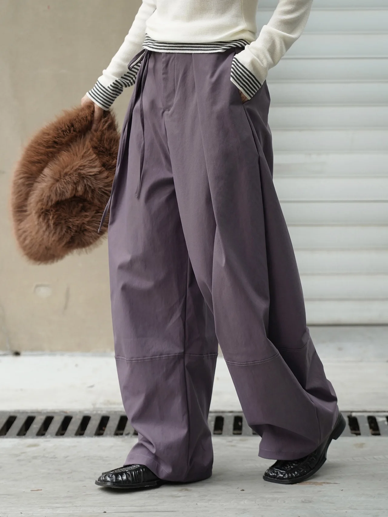 레트로 스타일의 하이웨이스트 플리츠 캐주얼 팬츠, 여성을 위한 루즈핏 디자인