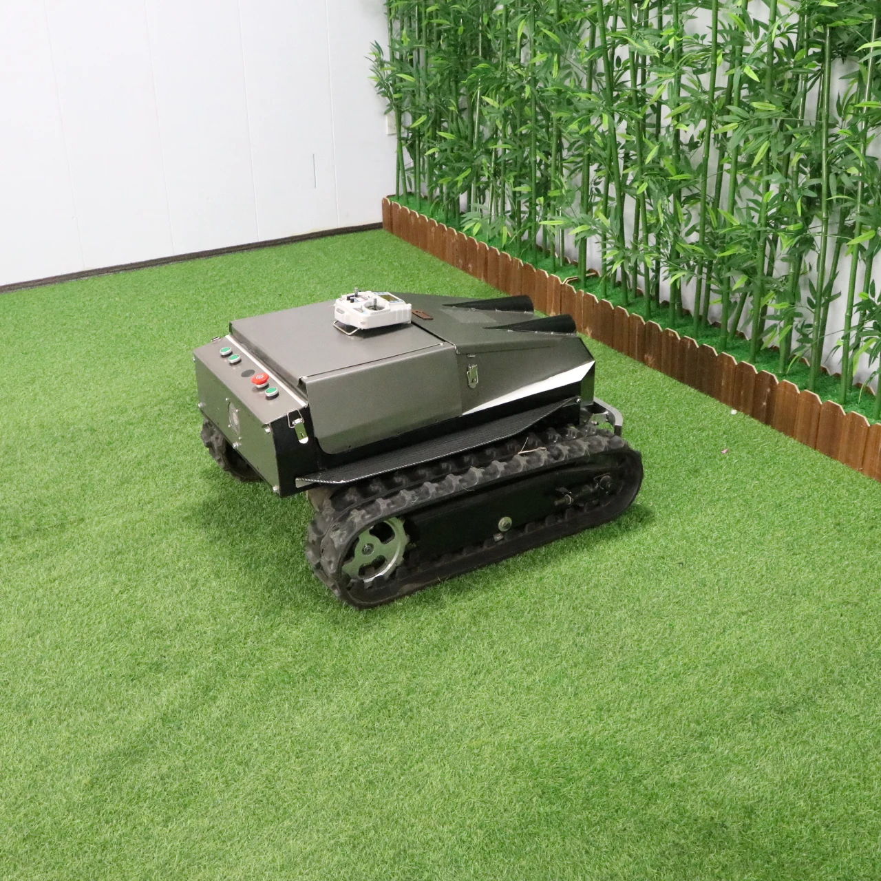 

Customized remote control lawn mower, all terrain multifunctional, high-power lawn mower suitable for large lawns