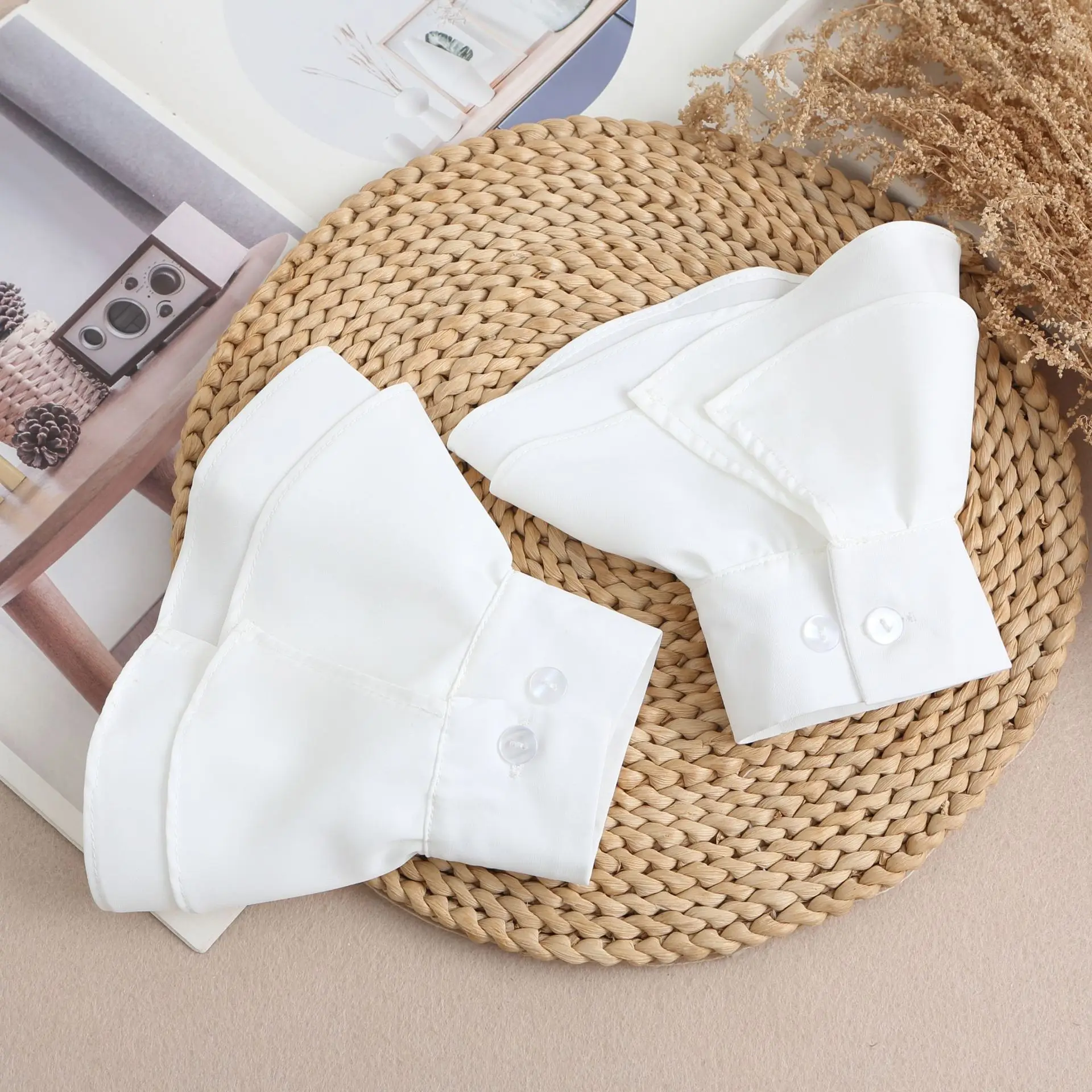 Fashion White Fake Cuff Sleeved Decorative Hand Horn Sleeves Detachable Ruffle Flared Cuffs Winter Wrist Warmer