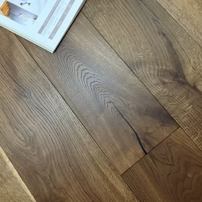 Smoked Wire-brushed Engineered Wooden Floor 3mm Thick Veneer European White Oak Pure Three-layer Solid Wood Composite