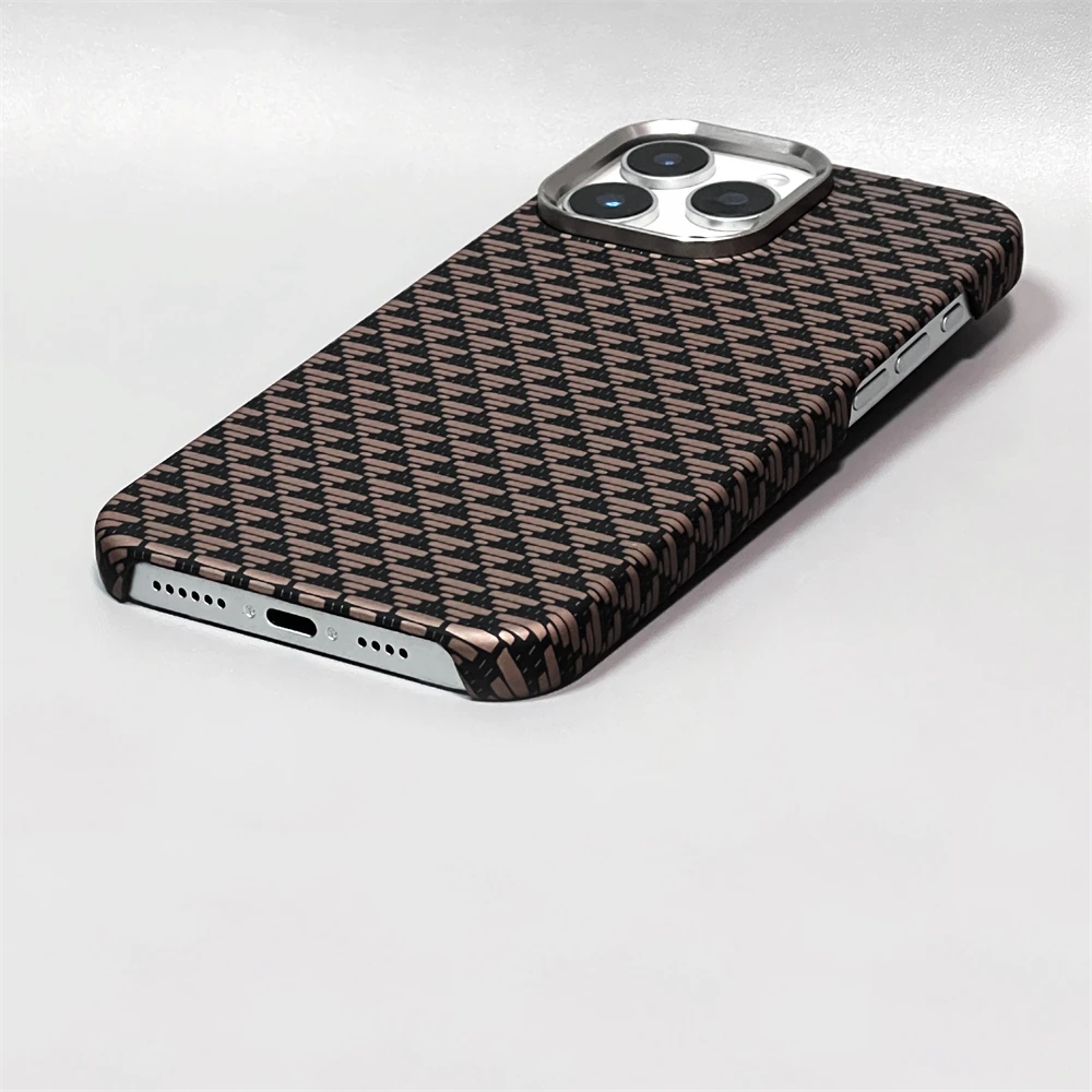 Funda magnética de pirámide de serpiente de fibra de carbono para iPhone 17 16 15 14 Pro Max Plus para Funda colorida dura fina a rayas Magsafe