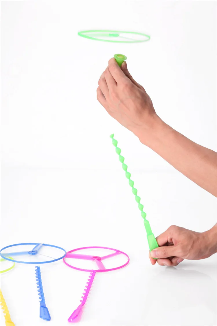 

40 Pcs Fun Twisty Flying Saucers Toys Outdoor Bamboo Dragonfly Plastic Handle Toys Favorite gift for children's parties