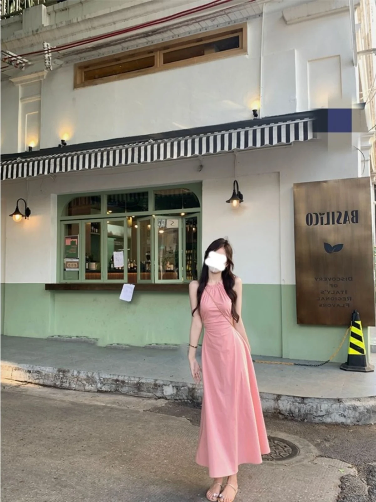 

Пляжный отдых: Новинка лета – женское платье с завышенной талией, скрывающее бедра, стройнящее фигуру...