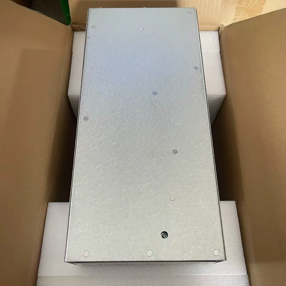 REG75020S single-phase 7kW charging module DC output: 50V-750V 0-20A AC input: 90-280V/32A Size: 87 × 177.5 × 385mm