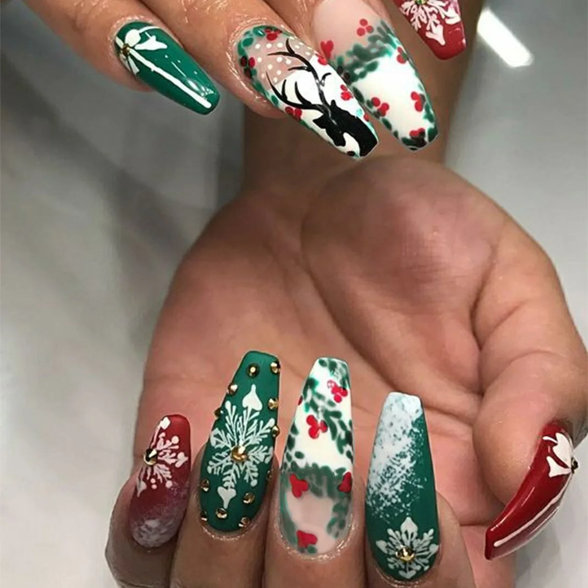 Nail Art Navidad usando parches para uñas tamaño medio Reno copo de nieve Navidad parches para uñas estilo Instagram usando parches para uñas