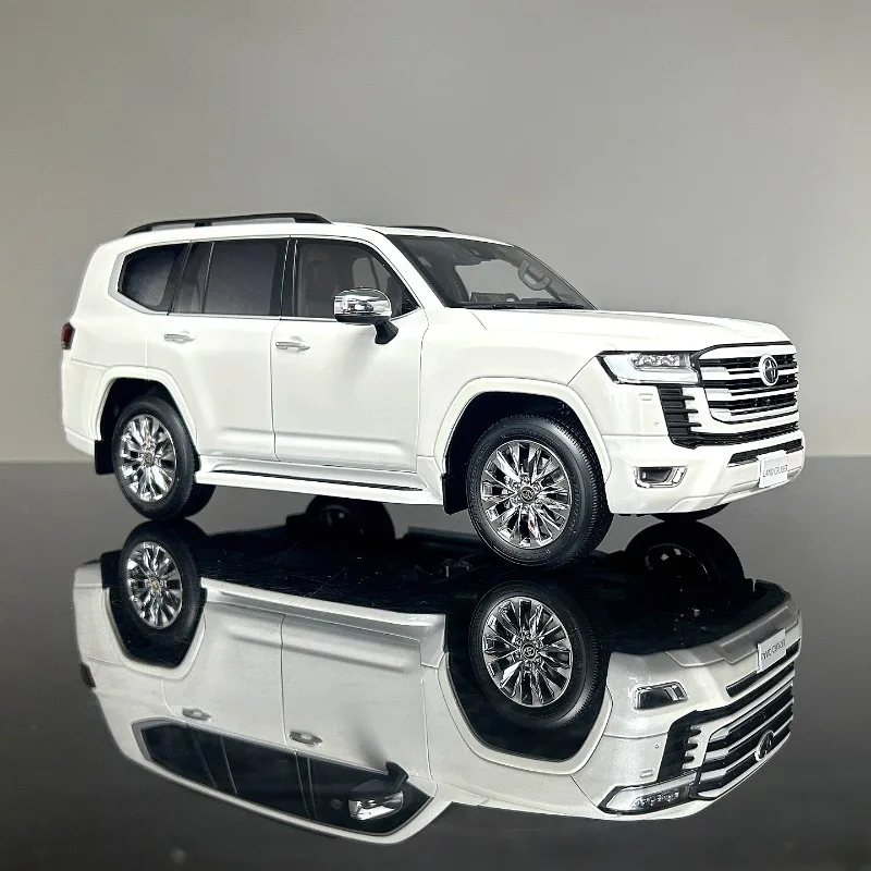 LCD-Druckguss-Modellautos aus Toyota-Legierung im Maßstab 1:18, Toyota Land Cruiser LC300-ZX, weißes Spiel mit dem Geschenk, Originalverpackung mit Spielzeugautos