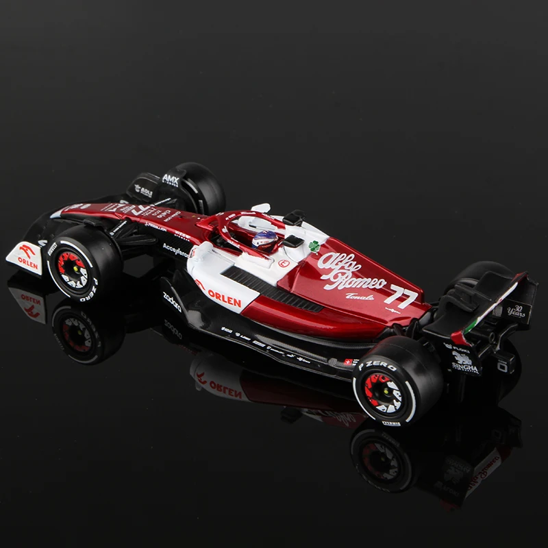 Bburago 1:43 Alfa Romeo F1 Team Orlen C42 #77 Bottas 2022 Racing 24# Guanyu Formula One Alloy Car Model Toy Die Cast Voiture