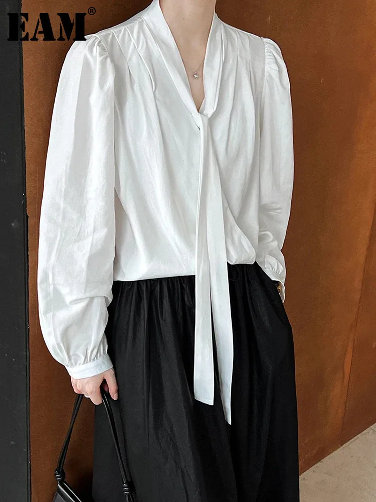 [EAM] Women White Ribbons Pleated Elegant Big Size Blouse New V-Neck Long Sleeve Shirt Fashion Tide Spring Autumn 2024 1DH6976