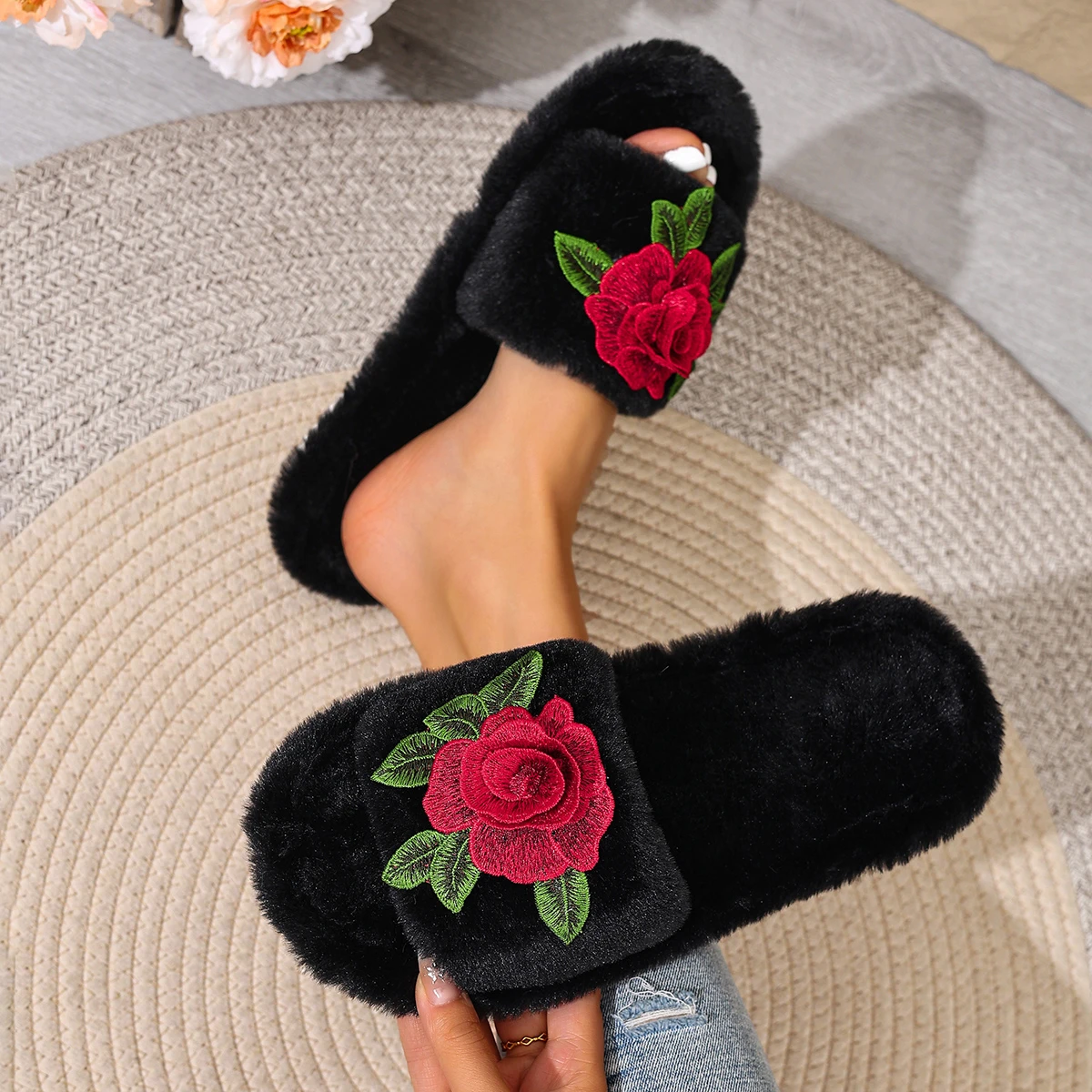 ローズフラワー刺繍ファー付きスライドサンダル レディース 2 - Embroidery Rose のレビューと価格