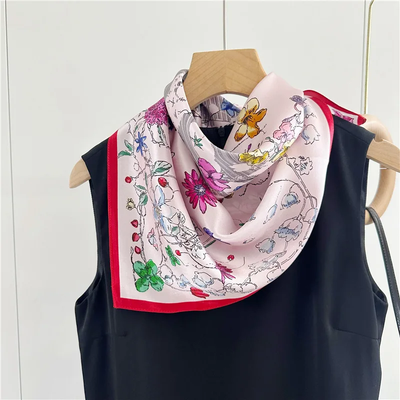 Sciarpa di seta di gelso primaverile con stampa a farfalla Versione coreana Sciarpa quadrata di pura seta alla moda versatile ed elegante