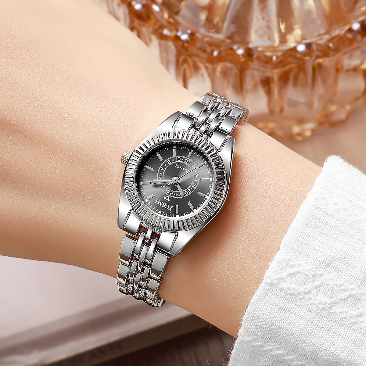 ساعة كوارتز عصرية فاخرة وخفيفة الوزن وحزام من سبائك الصلب، مناسبة للارتداء اليومي والذكرى السنوية وهدية عيد الميلاد