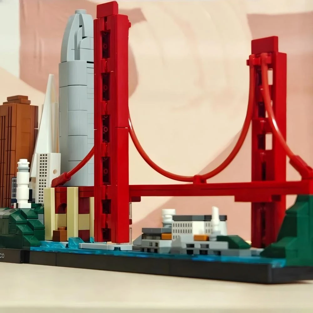 ชุดตัวต่อบล็อกสวยงามรุ่นซานฟรานซิสโก 21043 เหมาะสำหรับเป็นของขวัญคริสต์มาส ใช้ร่วมกับตัวต่อเลโก้ได้ จำนวน 565 ชิ้น