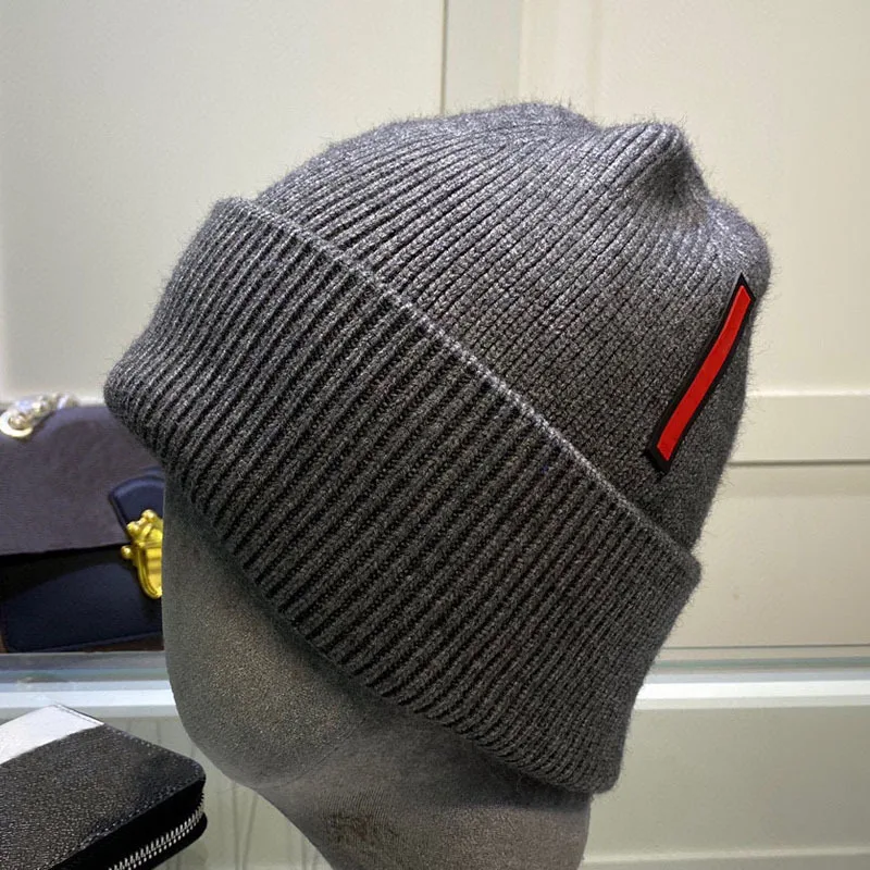 

Unisex caps Autumn and Winter Knitted Hats White Black Women Mens Thick Cap Knitted fashion warm Guapi Hat Brand Direct sales
