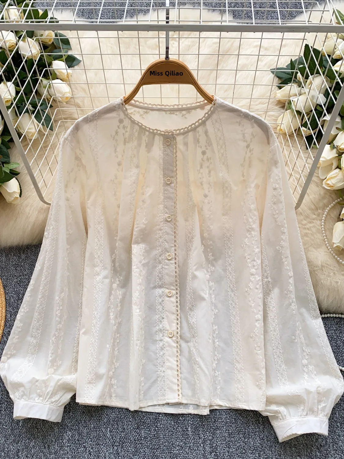 Elegant Heavy Embroidery Hollow out Shirt Women's Gentle Style Versatile Loose Inner Wear Top New 2025 Korean Style Commute