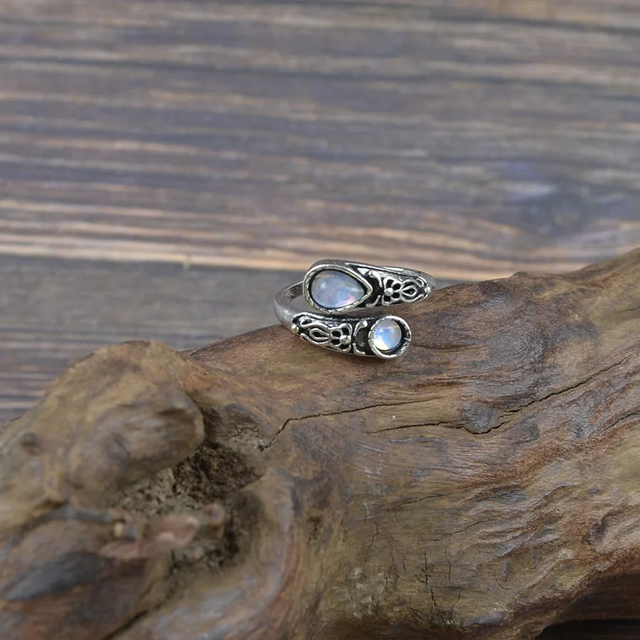 DIY accessories European and American fashion cross-border relief moonstone spoon-shaped ring retro exquisite old bohemian open