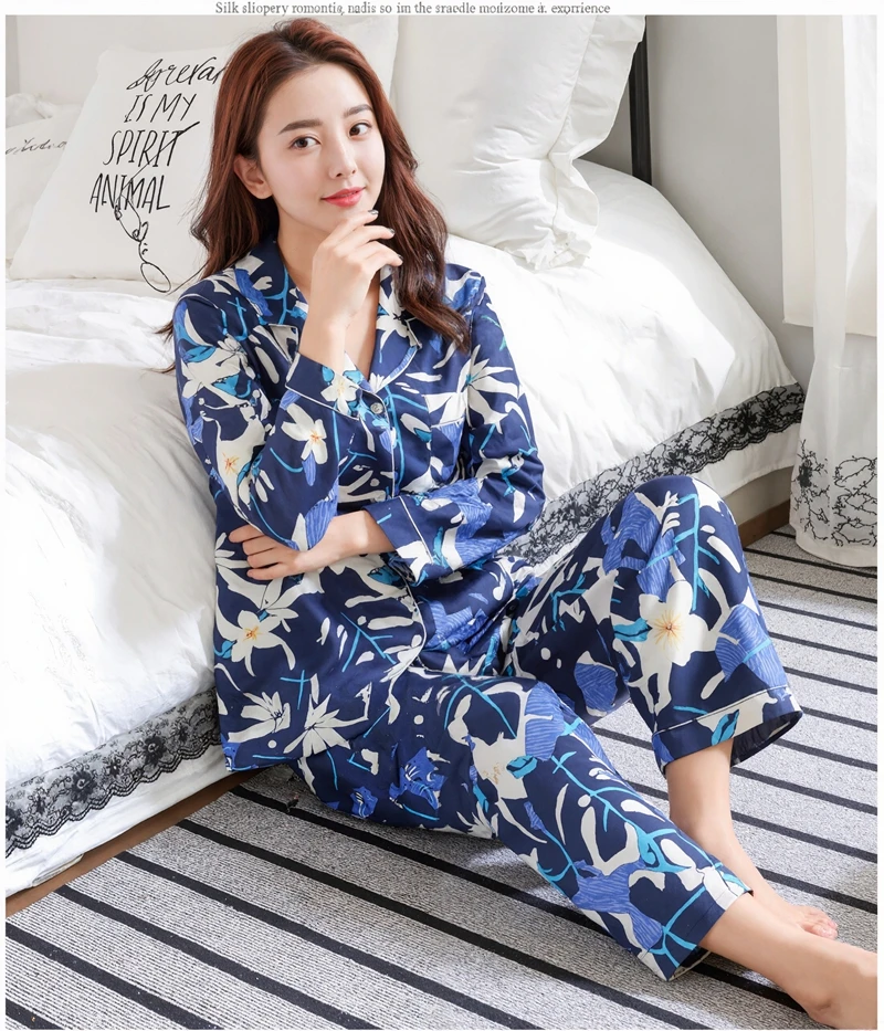 

Women's Chic Silky Pajama Set Floral Print Long-Sleeve Lapel Top And Pants Chest Pocket Design Comfortable Fabric Fit Homewear
