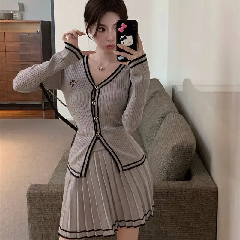 YOUDUOLIN Design Sense Age Reducing V-neck Knitted Cardigan Women\'s New College Style Pleated Short Skirt Two-piece Set