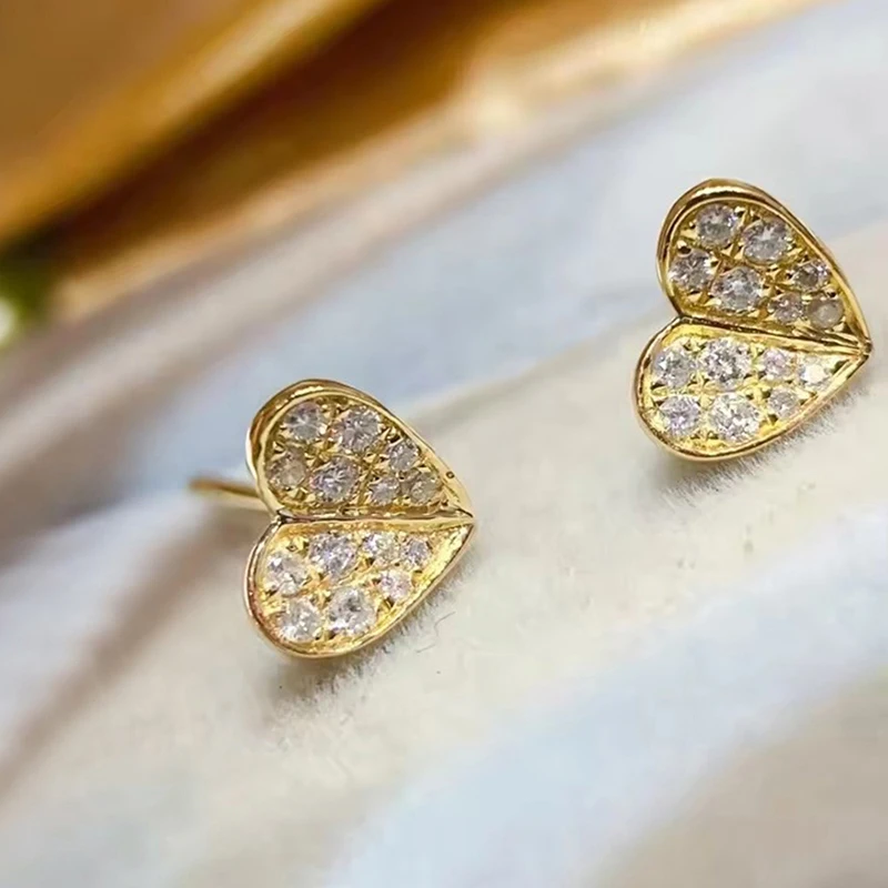 Huitan Chic Love Ohrstecker, goldfarben, luxuriös, trendig, Damen-Herz-Ohrringe mit schillerndem CZ, vielseitiger Statement-Schmuck