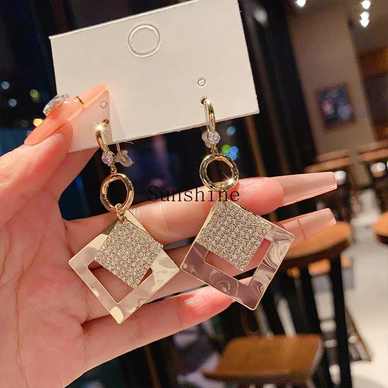 Exquisite fashion personality high-end ear hook long rhombus hollow earrings