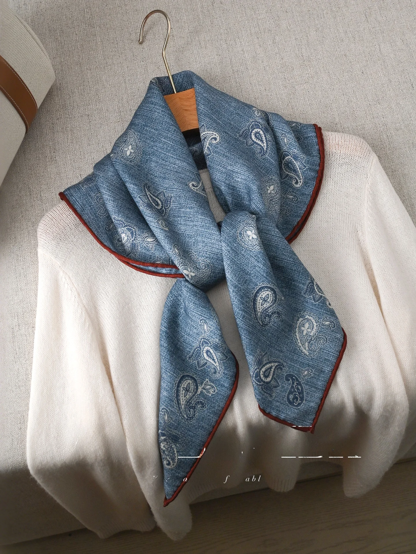 Echarpe-legere-en-soie-et-laine-bleue-pour-femme-nouvelle-collection-printemps-grande-taille-elegante-et-tendance-accessoires-de-mode