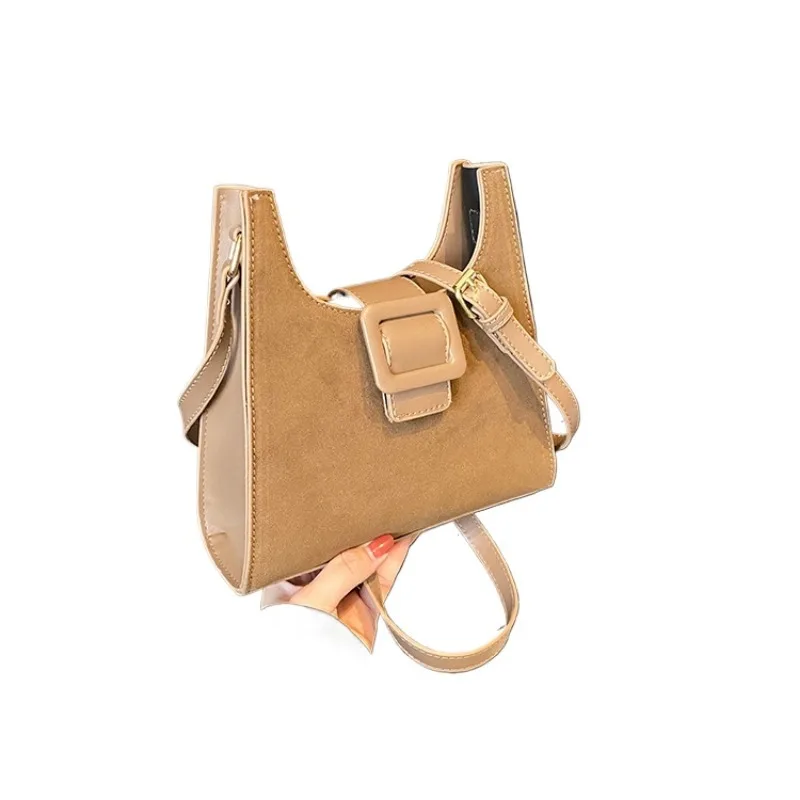 Faux Suede Halve Maan Mode Hot Trendy Schouder- en Crossbodytassen Effen Hasp Retro Super Cool Handtassen voor Vrouwen 2024 Nieuwe