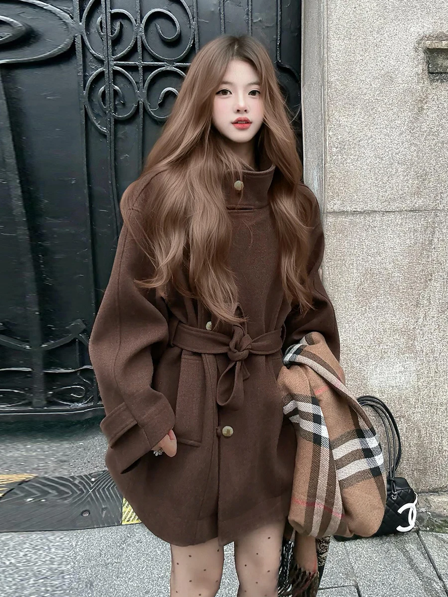 

ort Thiened Woolen Coat Women's 2025 Winter New Sle Unique Small Size Stand Collar Camere Coat Korean Sle Straight Cut