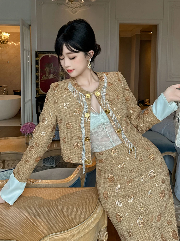 Luxury Short Jacket for Women Elegant Tweed Coat Shiny Sequins Pearl Double Breasted Buttons Tops Clothes Office Party Spring