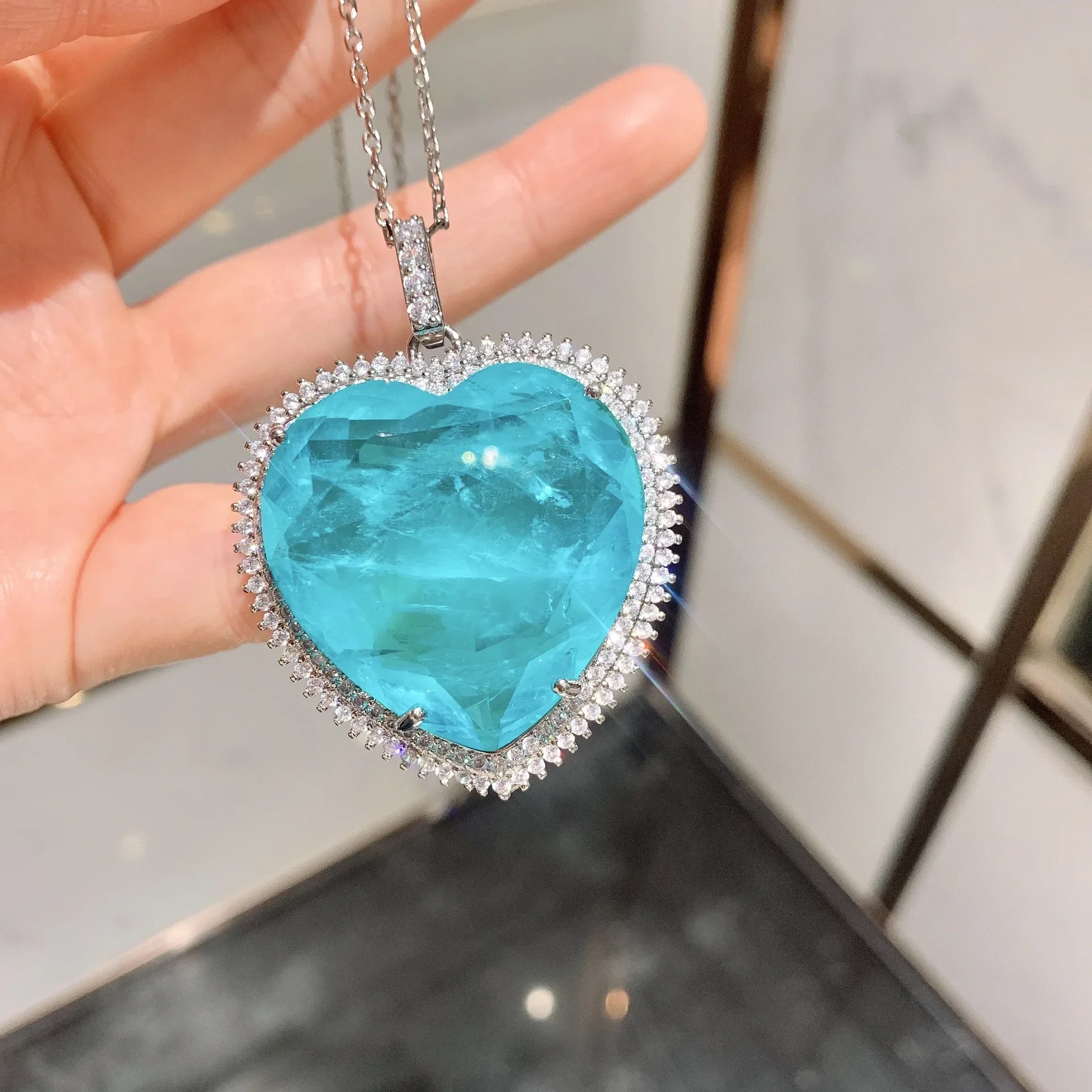 

NEWJewelry Net Red Blue Paraiba Sweater Chain Big Heart Colorful Treasure Pendant Necklace Main Stone 32 * 32