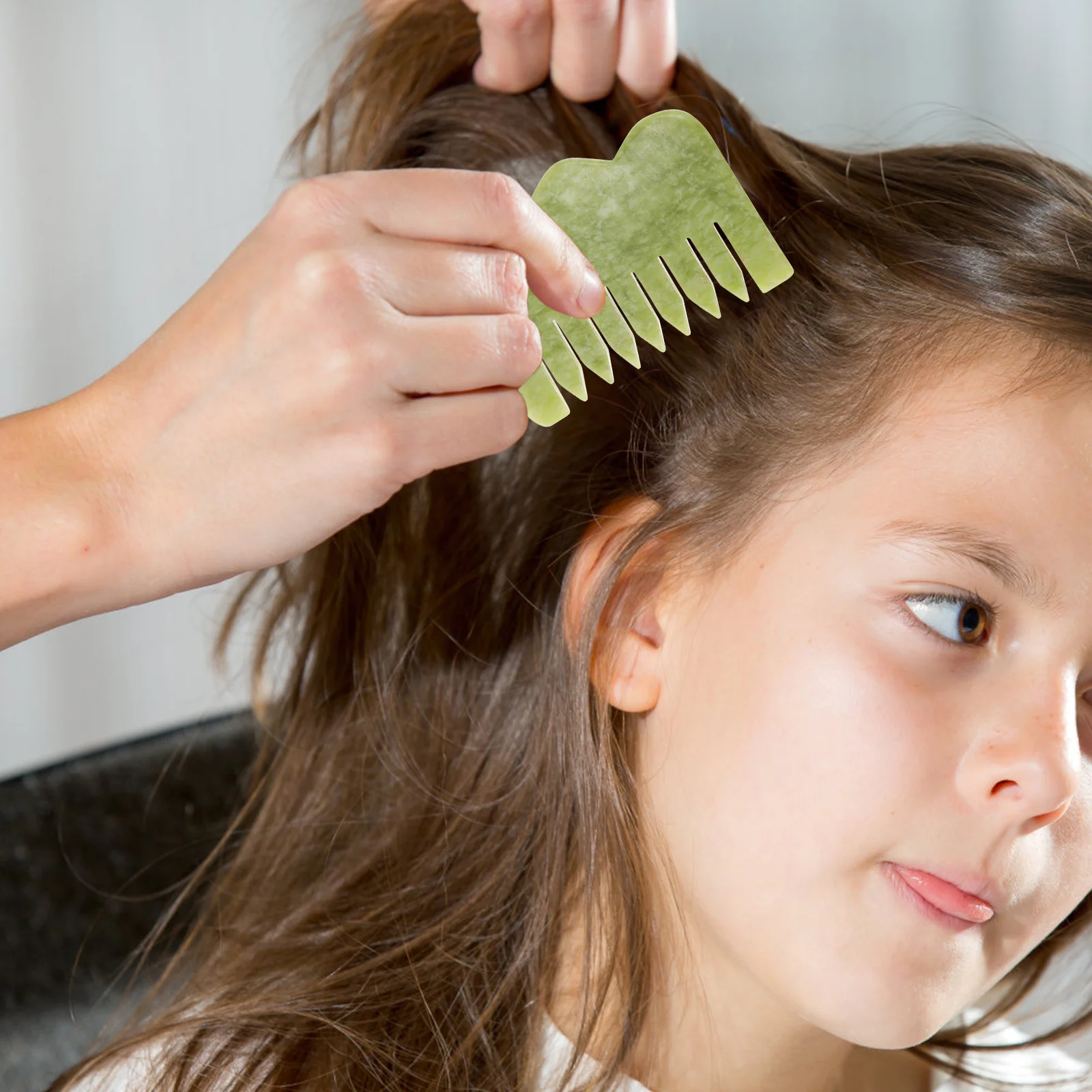 

1Pcs Jade Comb Light Green Natural Durable Scalp Massager Hair Comb Anti-Static Hair Care Headache Relief Massager