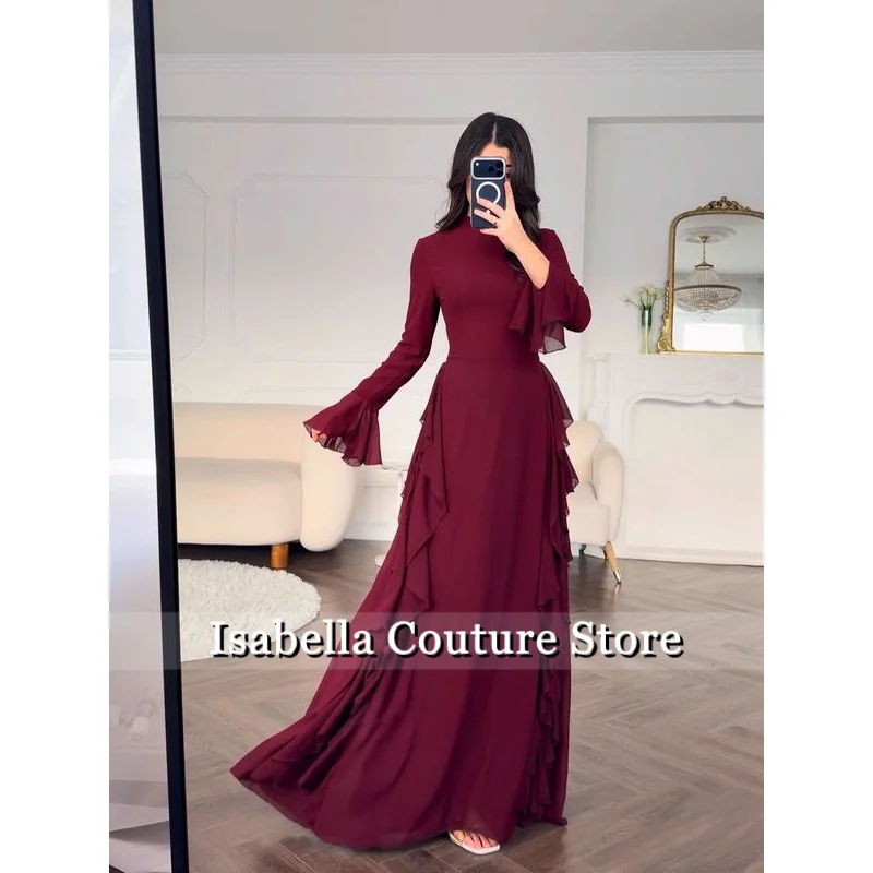 맞춤형 와인 레드. 공식적인 행사를 위한 고급스러운 여성 이브닝 드레스 러플 긴 소매 터틀넥 댄스 파티 드레스