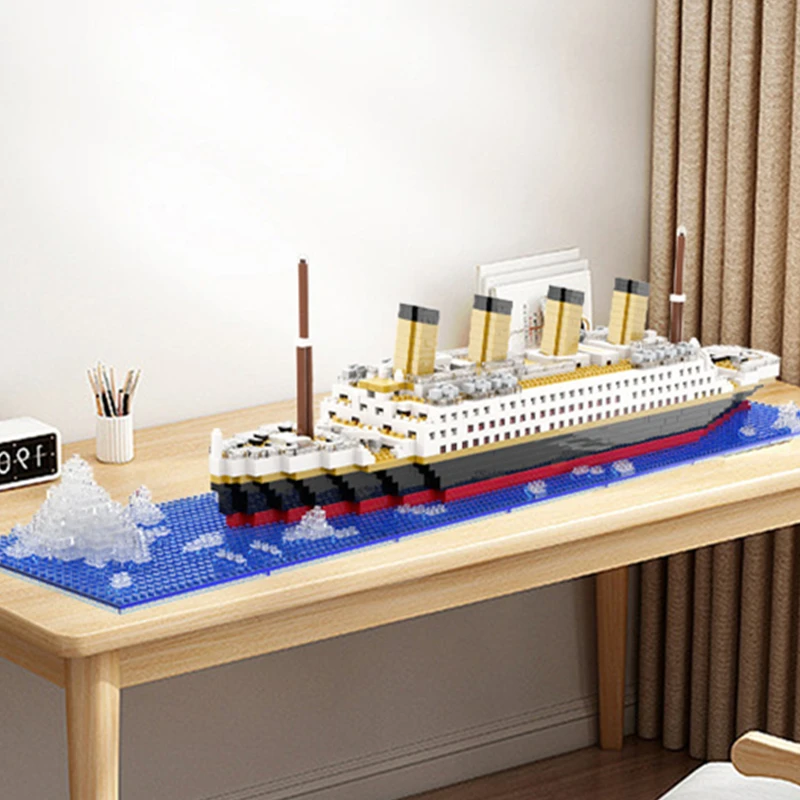 Titanic Creative Luxury Iceberg Cruise Ship Boat Wreck Set City DIY Model Building Blocks Bricks Toys For Children Adult Gift