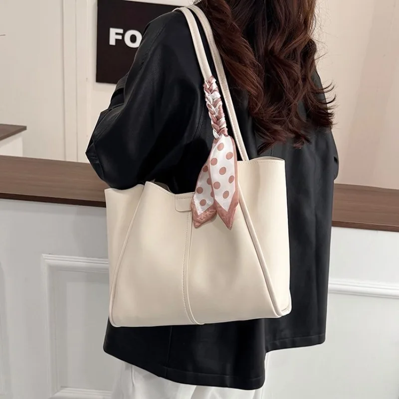 CEEKAY Damen-Tragetasche, cremeweiß, weiches PU-Leder, große Schulterhandtasche mit Schal-Detail und Beutel-Set, für den täglichen Pendelverkehr, lässig – Detail 9