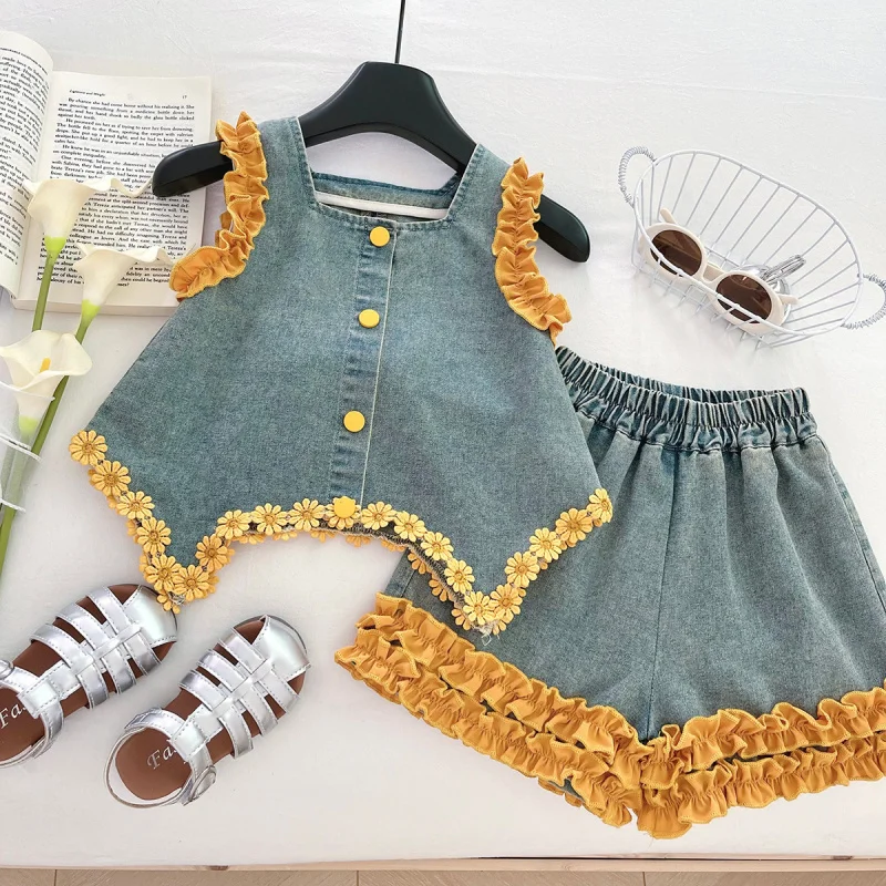 

New summer denim outfit for girls, stylish lace-decorated bow backless top and shorts two-piece set