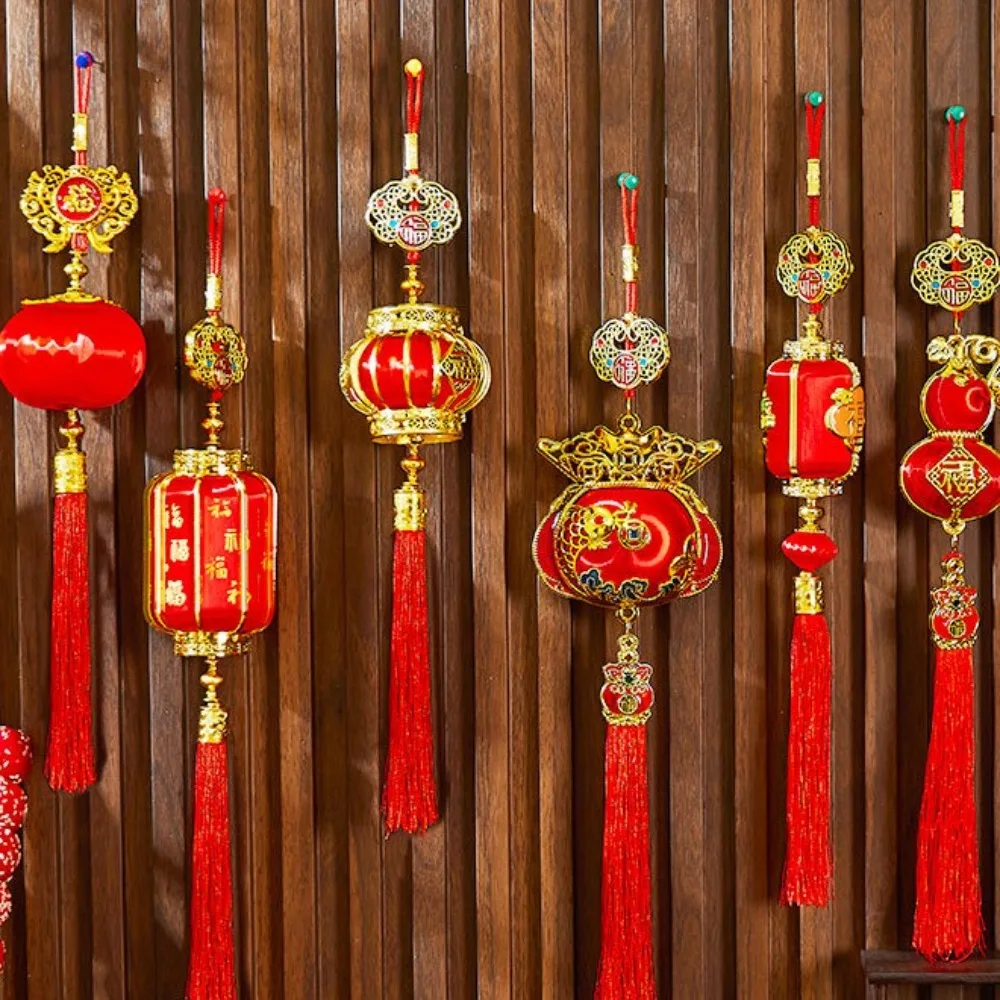 Colgantes de personaje Fu chino rojo hechos a mano, adornos colgantes tradicionales de Año Nuevo con borlas, linterna, adorno chino de la suerte