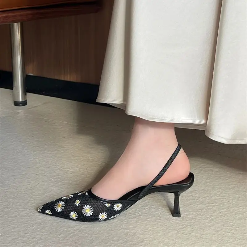 حذاء بكعب عنابي أسود بمقدمة مدببة حذاء صيفي مطرز بالزهور للسيدات حذاء بكعب منخفض للنساء #3