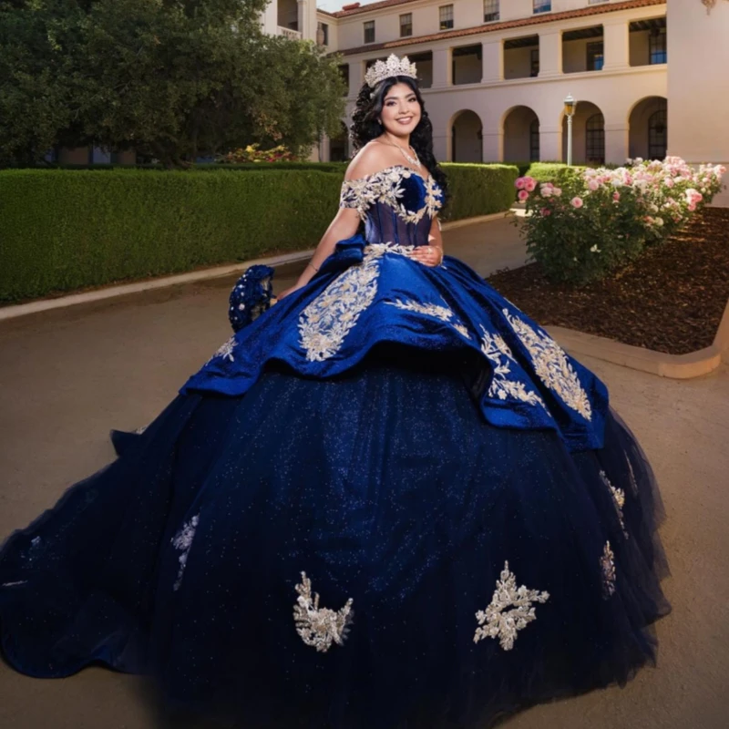 

Королевские синие блестящие платья Quinceanera с открытыми плечами и аппликацией из кружева с бусинами и бантом для вечеринки, дня рождения, милое платье 16, Vestidos 15 Anos