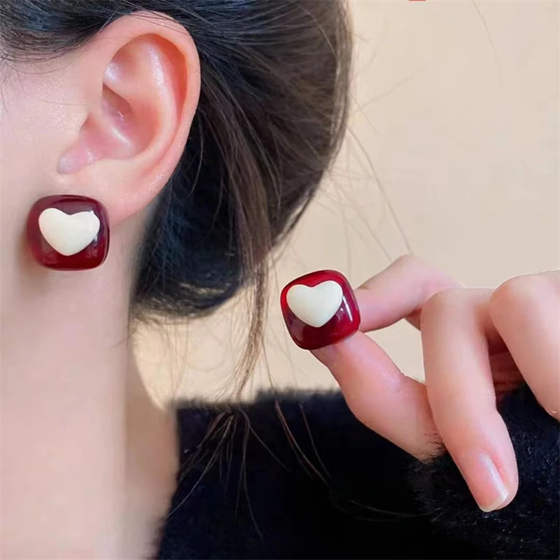 Minimalistische weinrote quadratische Ohrstecker für Damen, goldfarben, Kreis, Vintage-Geometrie, Herz-Ohrringe, 2025, neuer Design-Schmuck – Detail 4