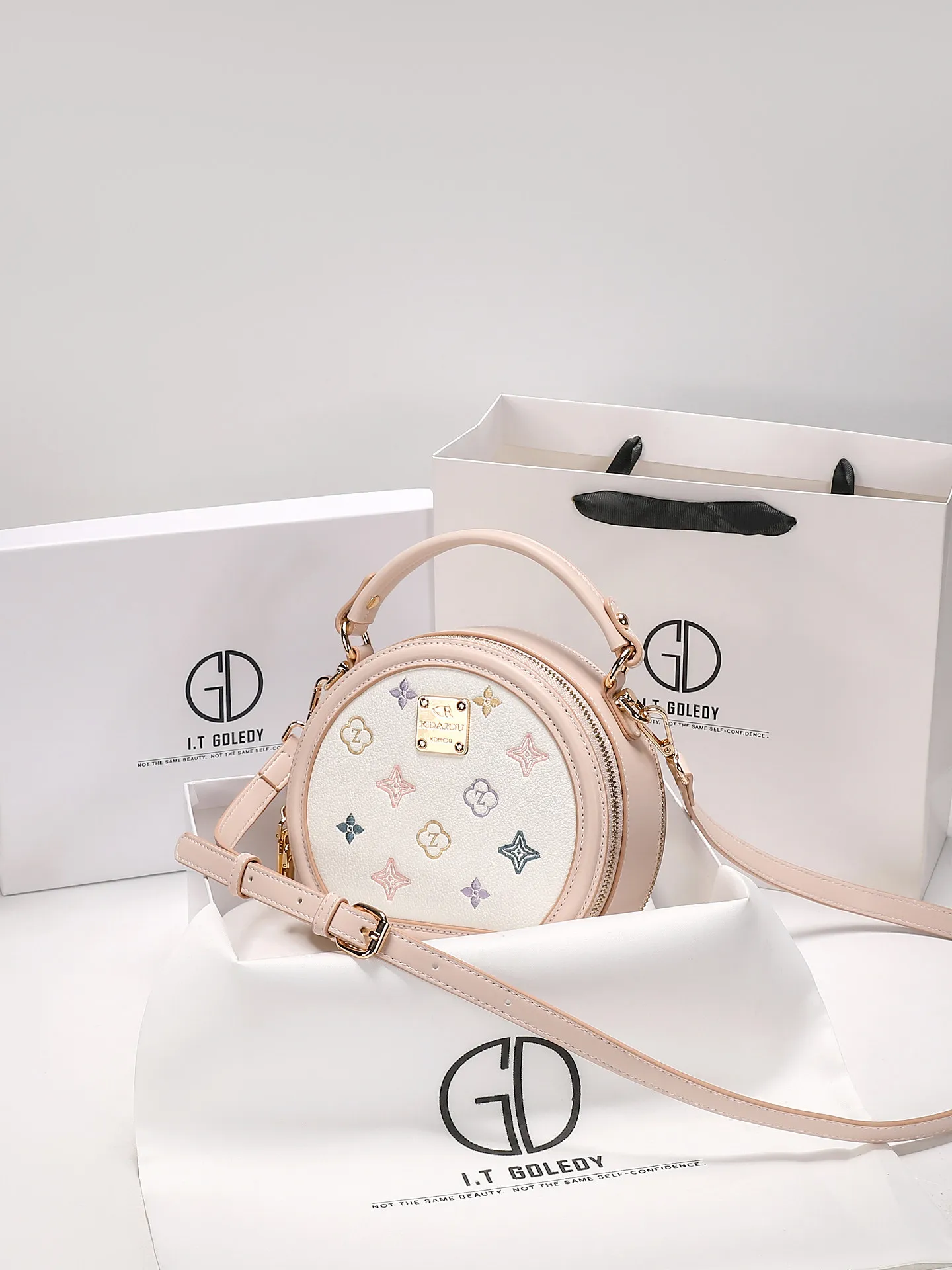 

Sweet and Luxury Round Handbag with Delicate Colorful Embroidery and High Quality Metal 2026 Women's New Fashion Crossbody Bag