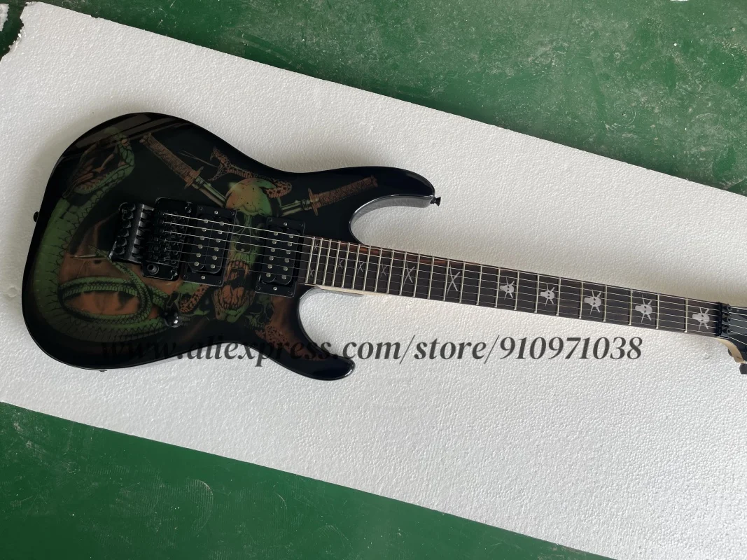 

Black guitar, Tremolo bridge, HH pickups, solid wood body with patterns, maple neck rosewood fingerboard, black tuner,Customizab
