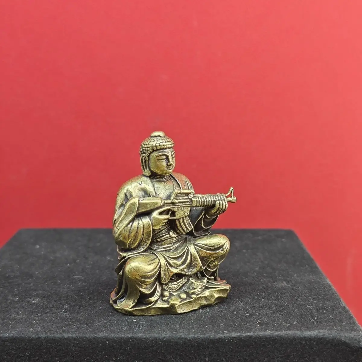 ​​4.3cm Antique Brass Meditating Figure - Creative Desktop Decor with Humorous Design Vintage Crafts Brass Figurines Ornaments