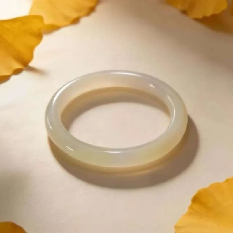 

Браслет из натурального агата-халцедона, простое и стильное украшение