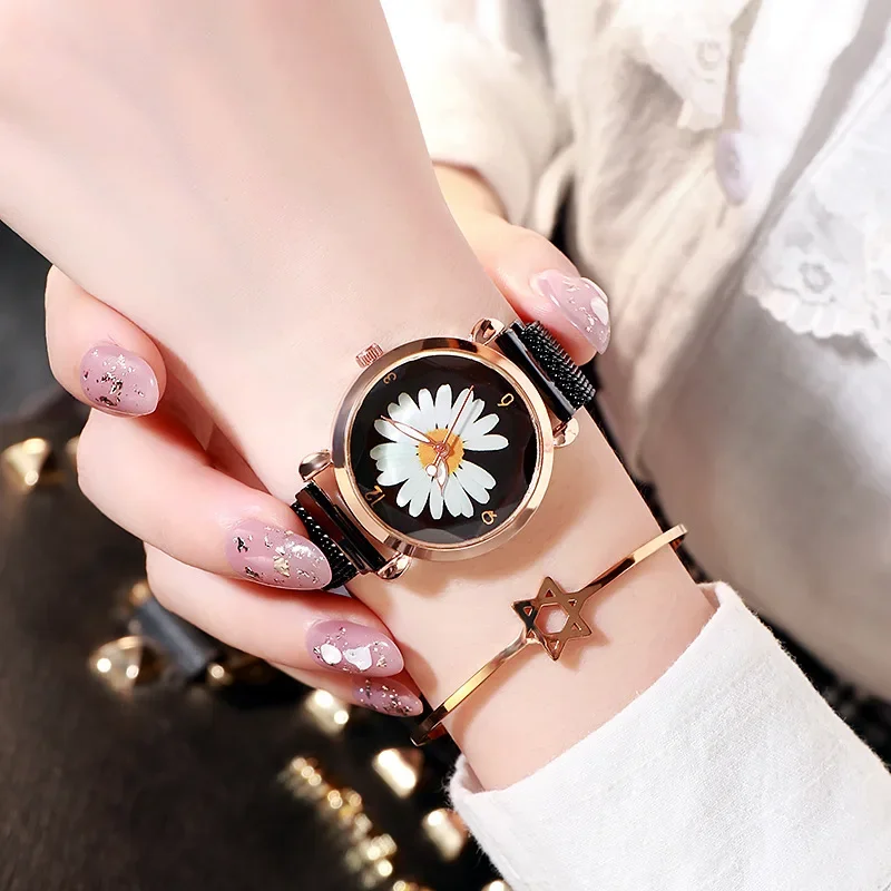 Luxury Fashion Watches Small Daisies Women Magnet Buckle Simplicity Watch Ladies Stainless Steel Quartz Watch Relogio Feminino