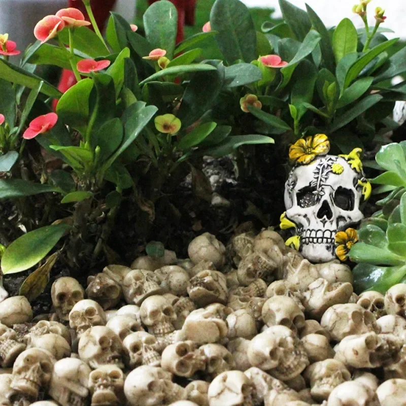 20pcs Halloween Mini Skulls Decor Resin Skulls Head Decor Scary Prank Props Terrifying Skull Rocks Garden Decor for Planter